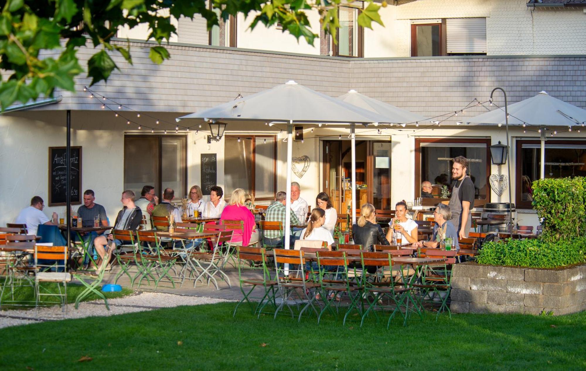 Deutsches Haus Hotel Restaurant Gastwirtschaft Biergarten Am Radweg Bermuthshain Exterior photo